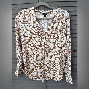 Ann Taylor Brown and White Leaf Print V-neck Blouse Top Size Small
